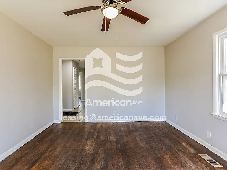 1599930_004_living_room_14400093.jpg