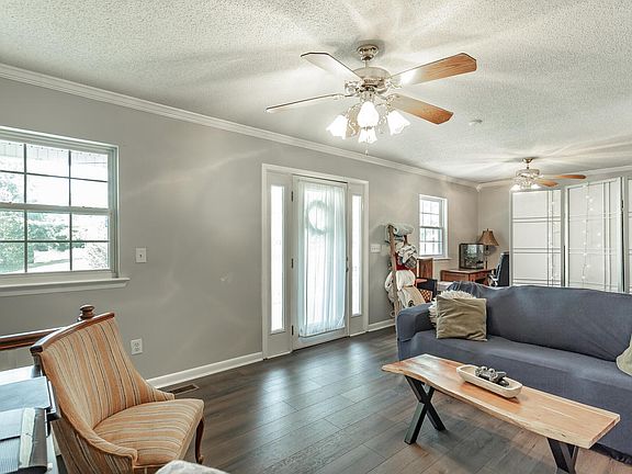 3rd image of 1229 Cranbrook Dr