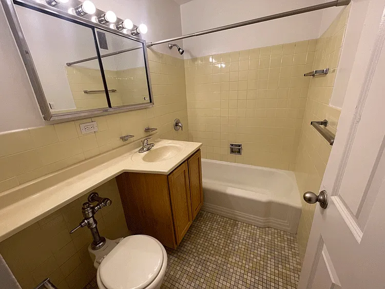Sheridan Tower - 5650 N Sheridan Rd — Photo 17
