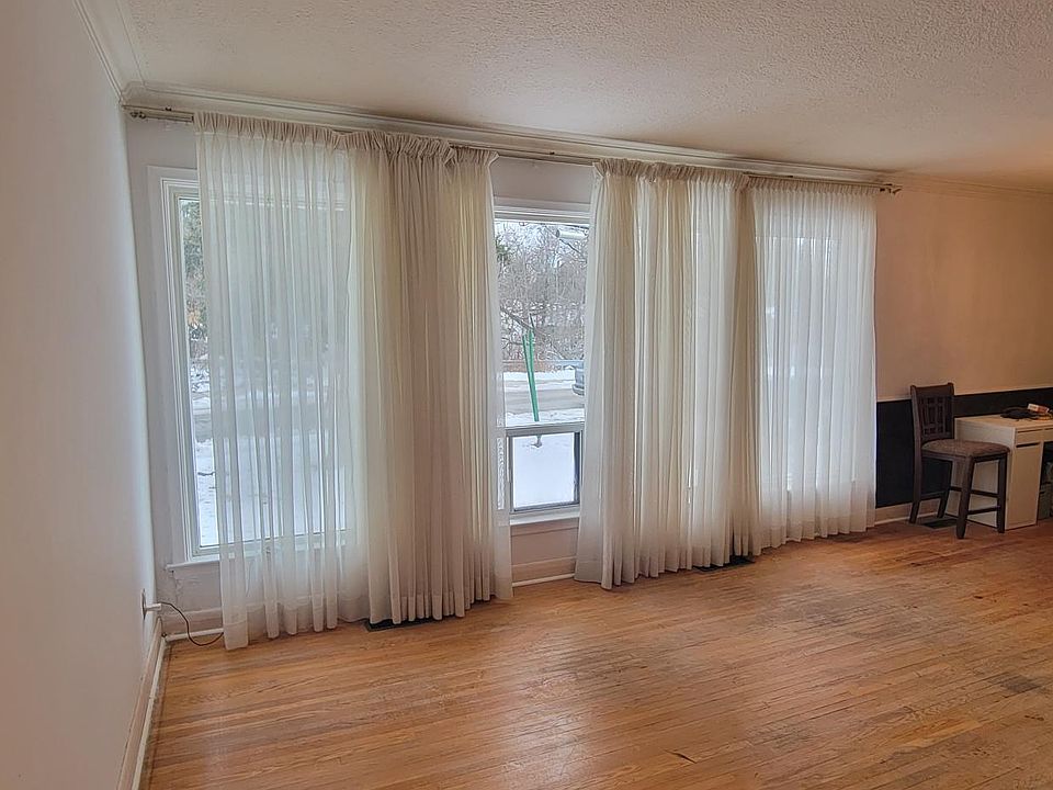 dinning room area combination with living room