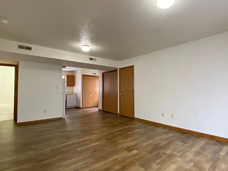 275 Woodridge Ct — Photo 29