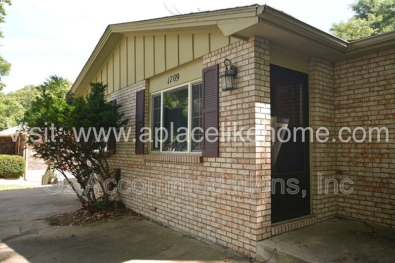 1st image of 1709 N 76th Ter
