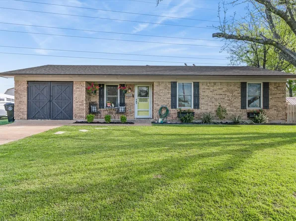 1035 Houston St, Wills Point, TX 75169