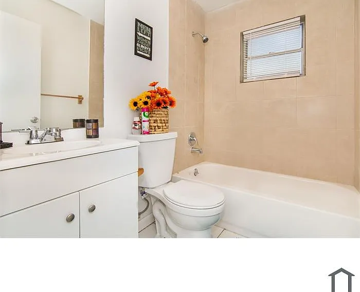 1601 W 28th St #B — Photo 1