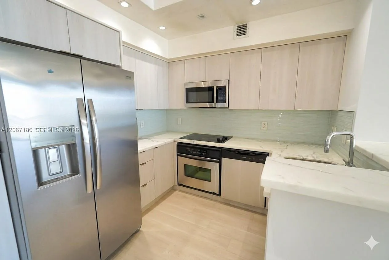 One Miami West Condo — Photo 4
