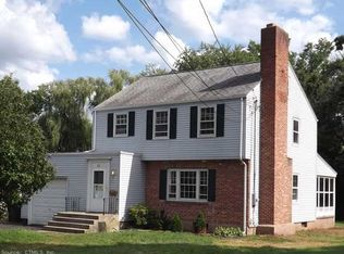 61 Iroquois Rd, West Hartford, CT 06117