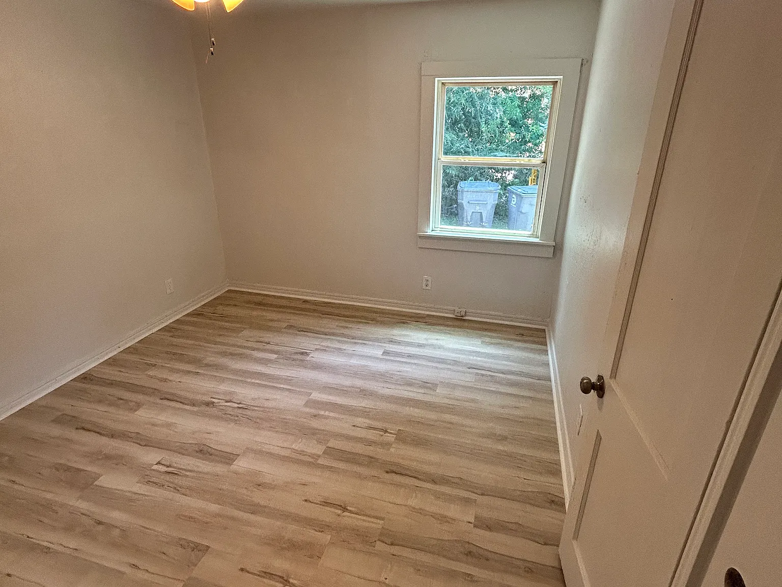 2844 Toluca Ave — Photo 3