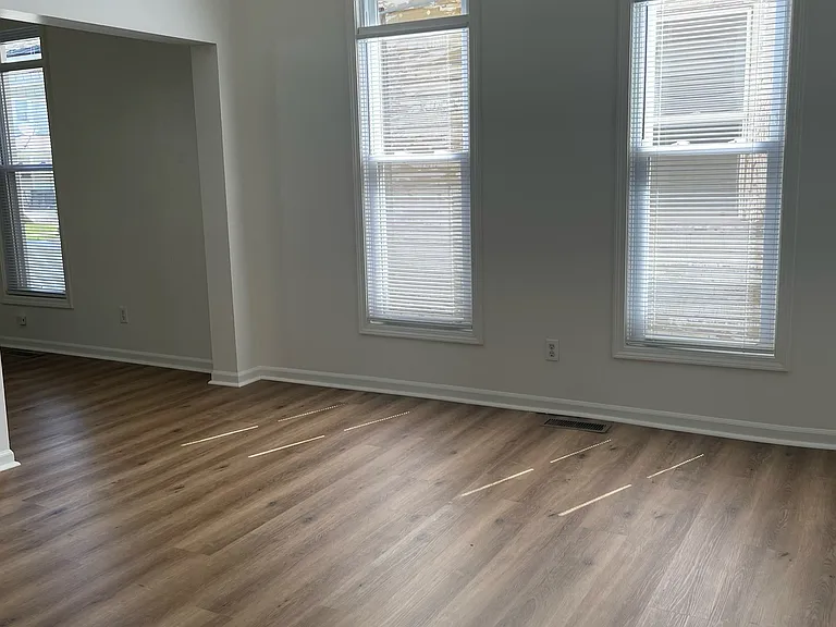 219 E 13th St — Photo 22