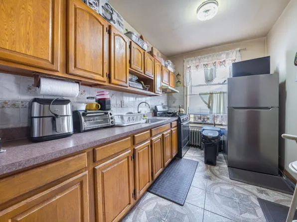 448 East 48th Street image 1 of 29