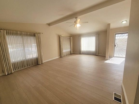 4th image of 24987 Rosebrugh Ln