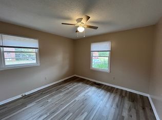 15 Kelly Dr, Seneca, SC 29678