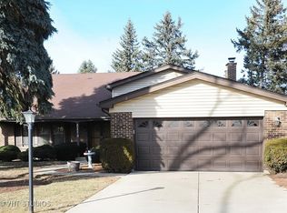 2118 E Waverly Ln, Arlington Heights, IL 60004