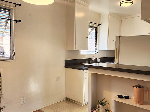 5th image of 319 N Chevy Chase Dr #G