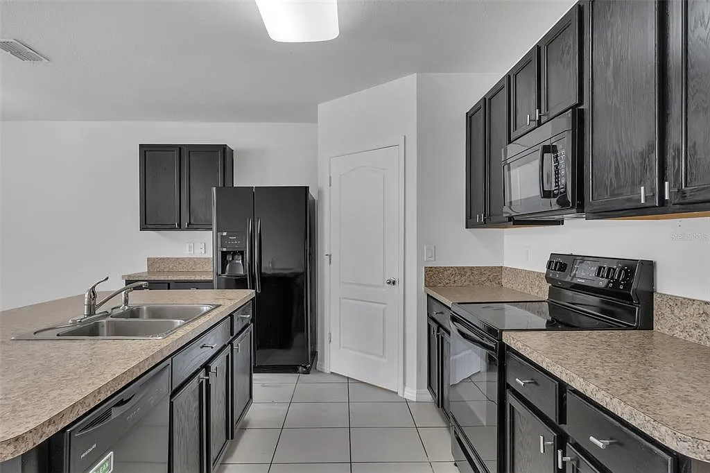 4 bed, 2.0 bath, 1846 sqft, $2,500 — Photo 4