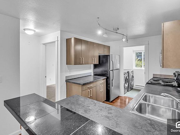 5th image of 740 Kirkland Cir APT E104