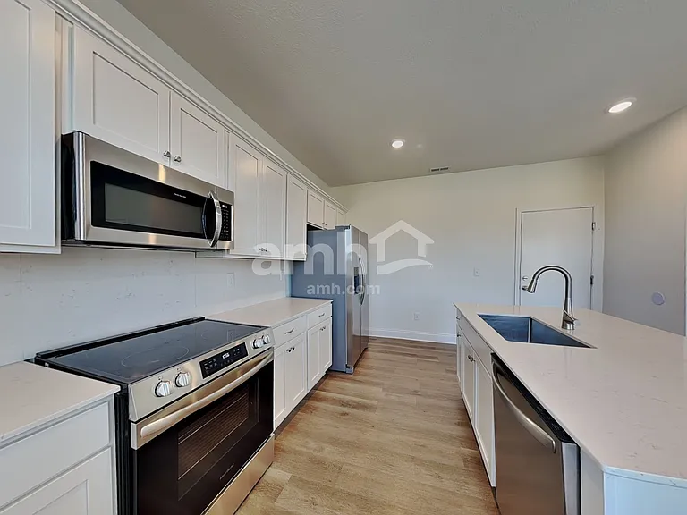 9016 Henley Ave — Photo 4