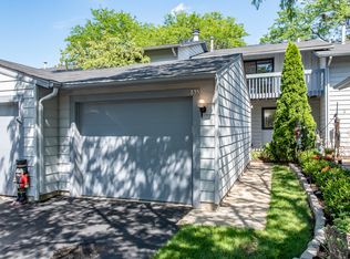 835 Gladstone Dr, Vernon Hills, IL 60061