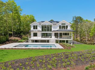 136 Middle Line Hwy, Southampton, NY 11968