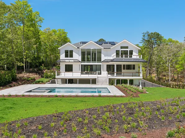 136 Middle Line Hwy, Southampton, NY 11968