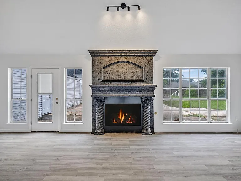 4409 Hillbrook Dr — Photo 20