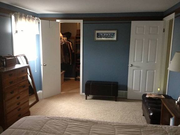 Master Bedroom - Walk in