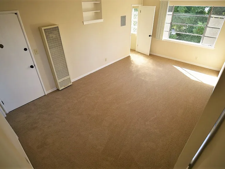 641 Oakland Ave — Photo 2