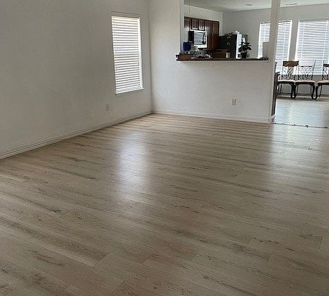 4th image of 302 Azalea Dr