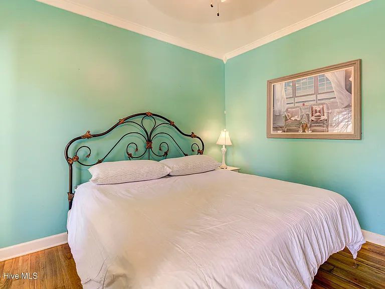613 Clarendon Ave — Photo 22
