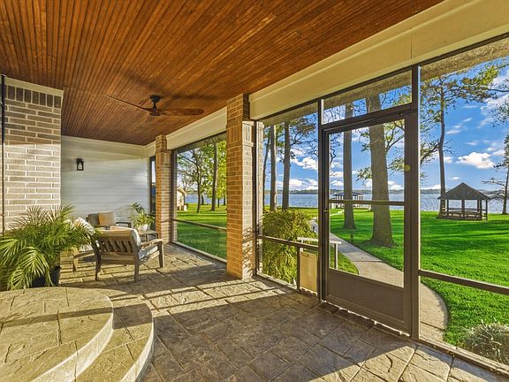 2nd image of 1125 River Rd