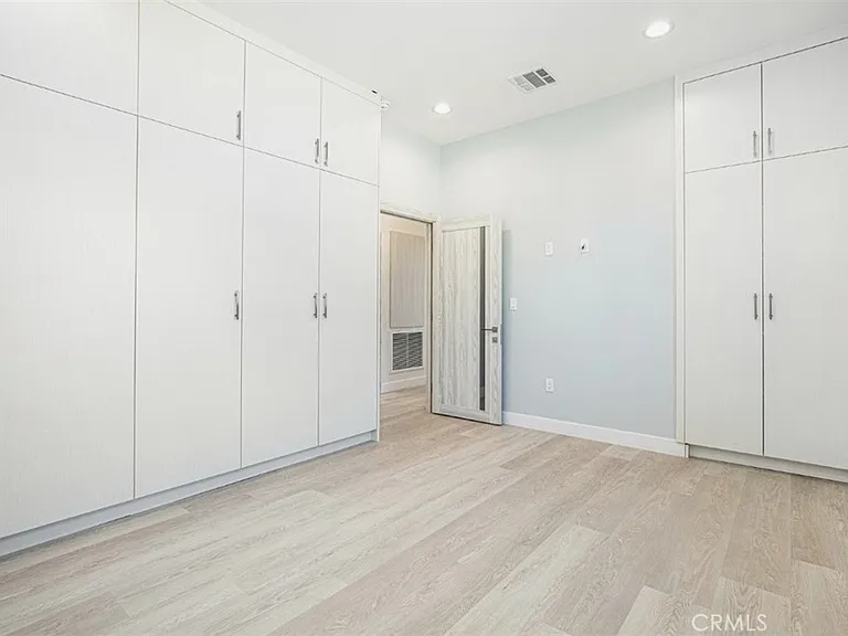 7446 Mammoth Ave — Photo 14