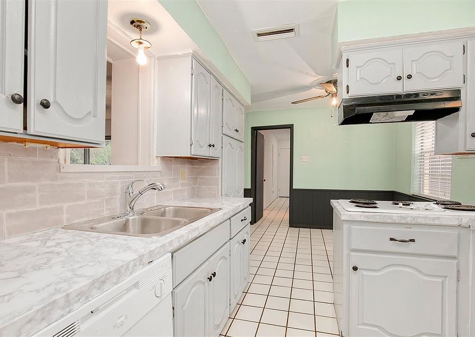 2nd image of 3120 Rolling Knoll Dr