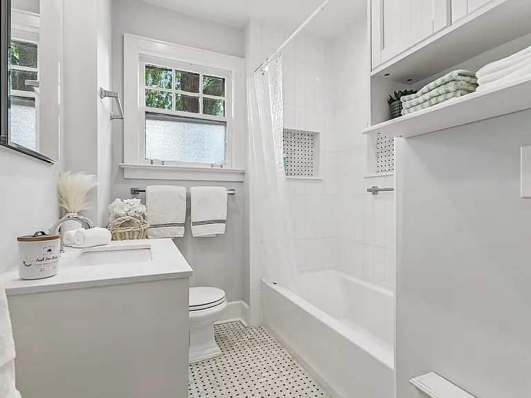 11 Brookwood Dr #101 — Photo 14