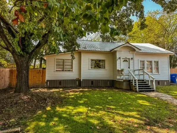 302 E Houston St, Linden, TX 75563