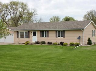 110 W Mount Vernon Rd, Waterloo, IA 50703