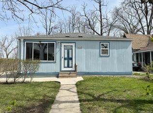 26366 Moses St, Flat Rock, MI 48134
