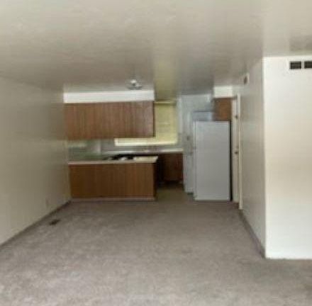 5th image of 1749 Oxford Dr APT 3