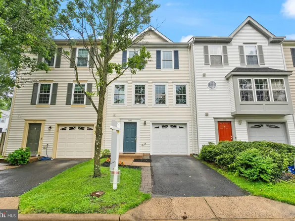 7003 Village Stream Pl, Gainesville, VA 20155
