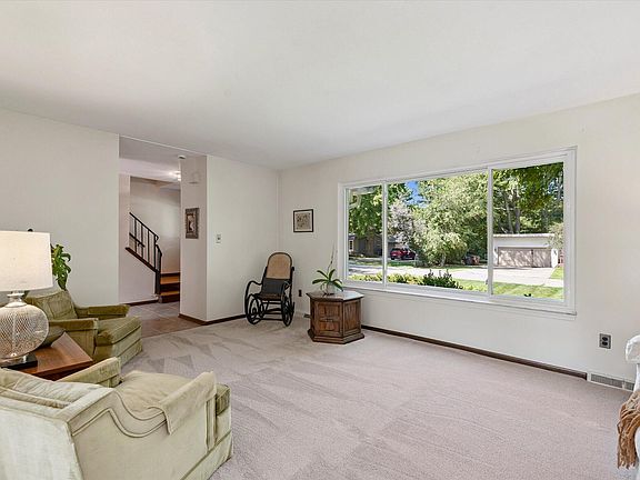 4th image of 49562 Iris Dr