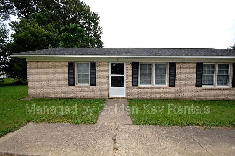 2 bed, 1.0 bath, $875 — Photo 1