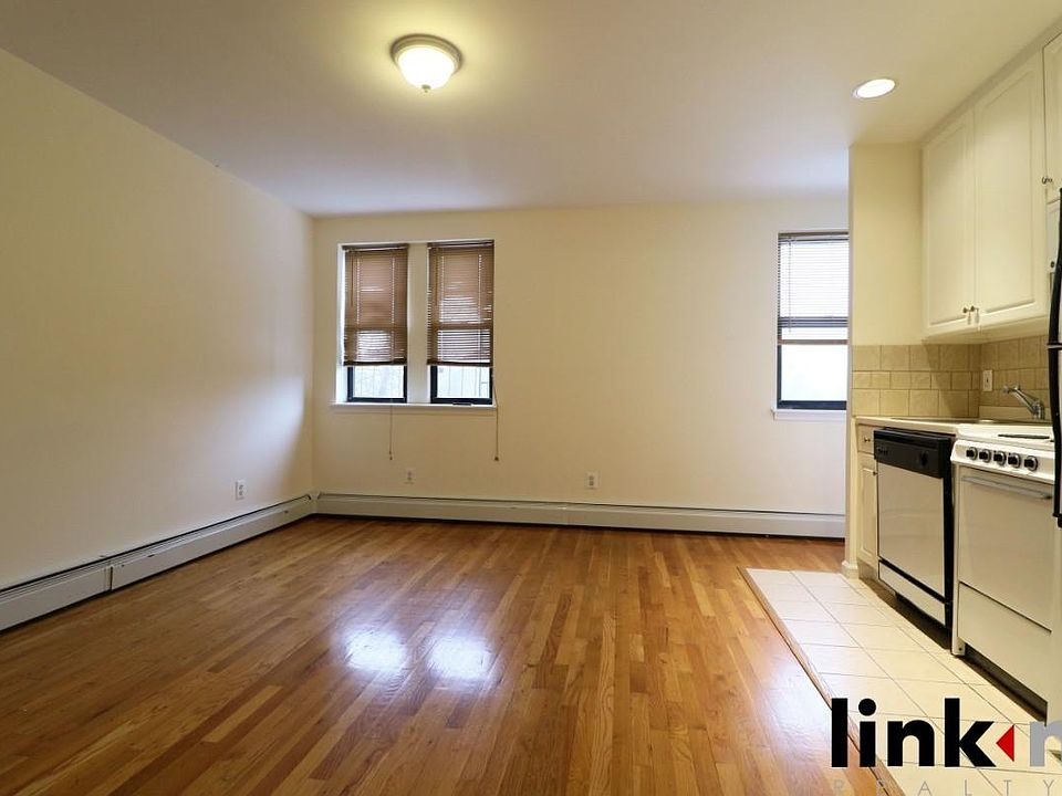 2nd image of 133 Hillside Pl APT 3B