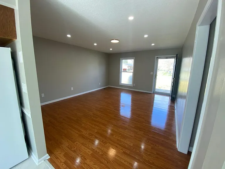1704 Oak Hill Dr — Photo 4