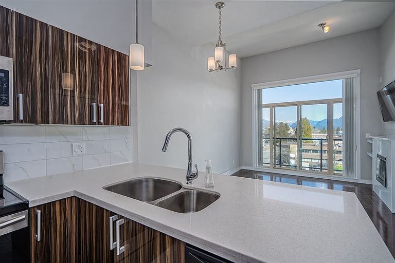 1st image of 22318 Lougheed Hwy #606