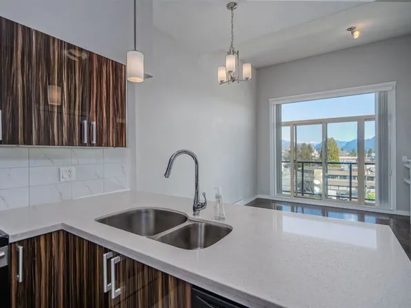 22318 Lougheed Hwy #606, Maple Ridge, BC V2X 9E8