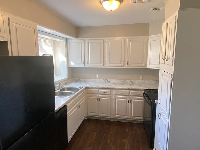 9164 E Newton St — Photo 3