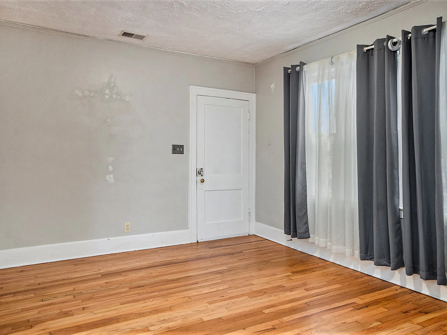 2 bed, 1100 sqft, $1,250 — Photo 2