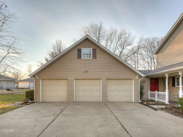 2141 Buena Vista Ave, Carthage, MO 64836