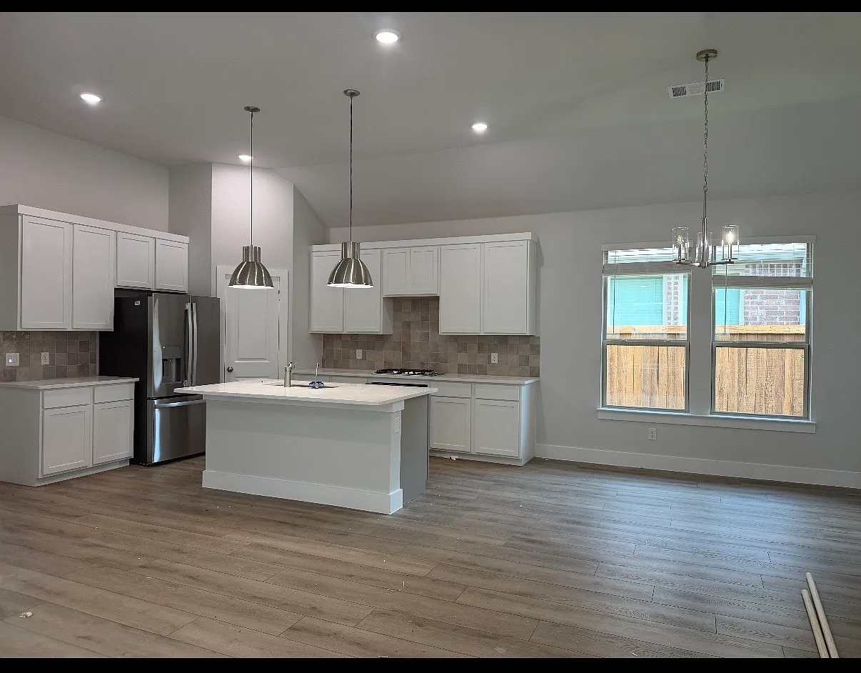 4 bed, 1816 sqft, $2,500 — Photo 4