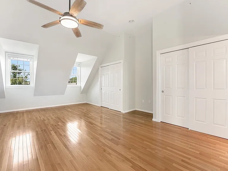 55 Chelsea St #55 — Photo 17