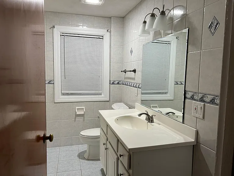 1-346 Princess Ave #1 — Photo 8