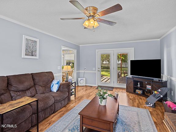5th image of 2344 Woodridge Drive